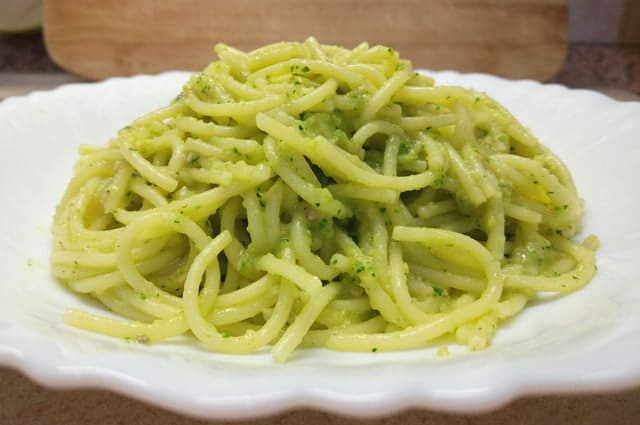 Spaghetti alla crema di zucchine, sesamo e chia